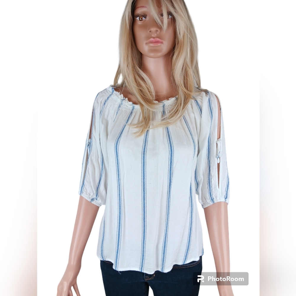 Loose fitting, slit sleeved, rounded neckline blouse - Picture 3 of 8